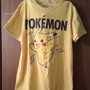 Pokemon Yellow Pikachu T-Shirt Women Size L Thunder Shock GO Short Sleeve Tee